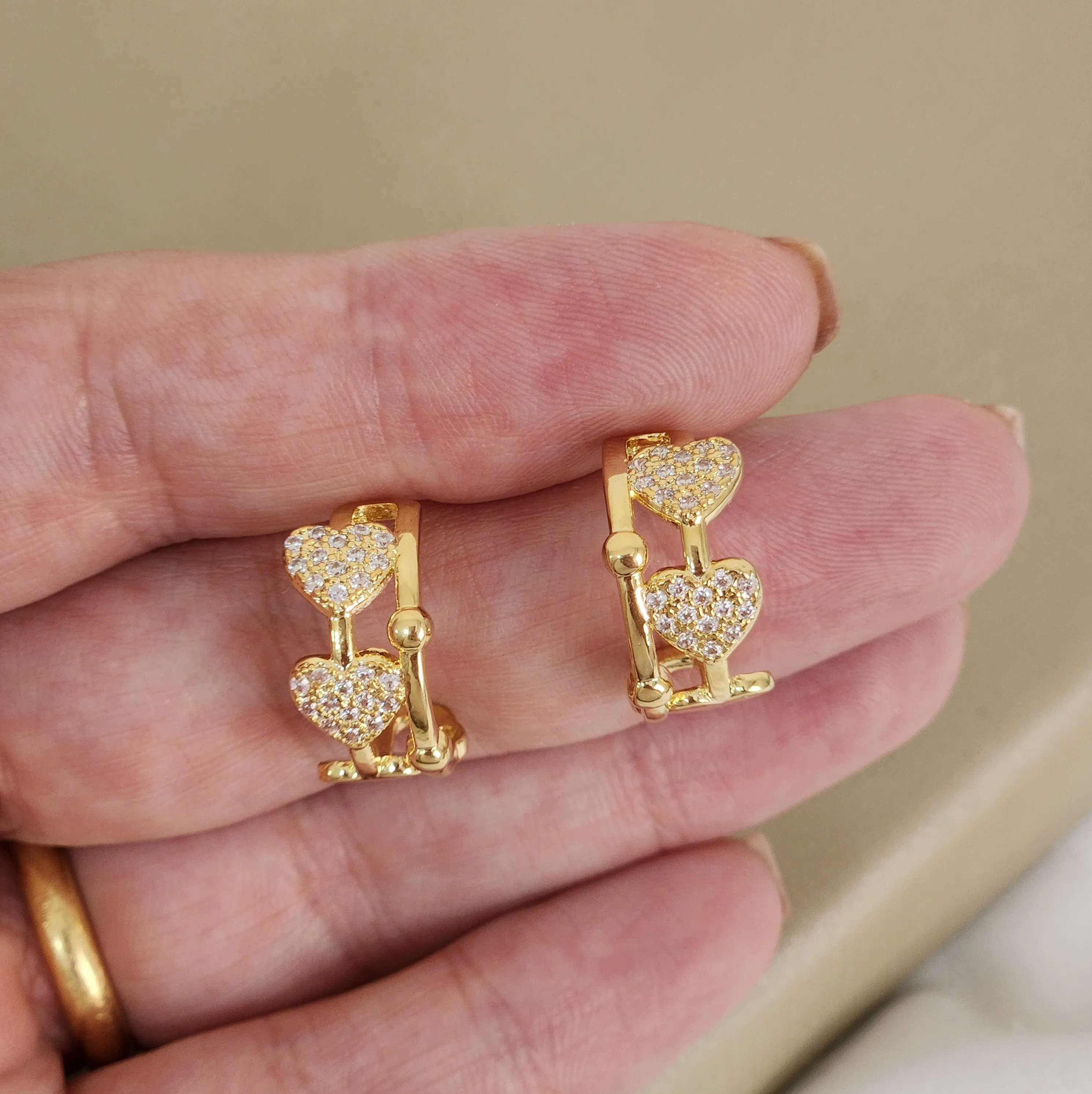 Brinco Argola Coração Zircônia Cravejada banhado Ouro 18k