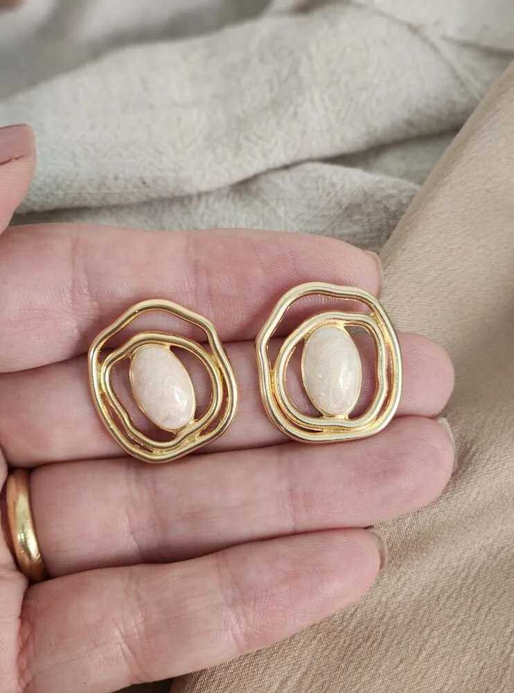 Brinco Orgânico Esmaltado Nude banhado Ouro 18k