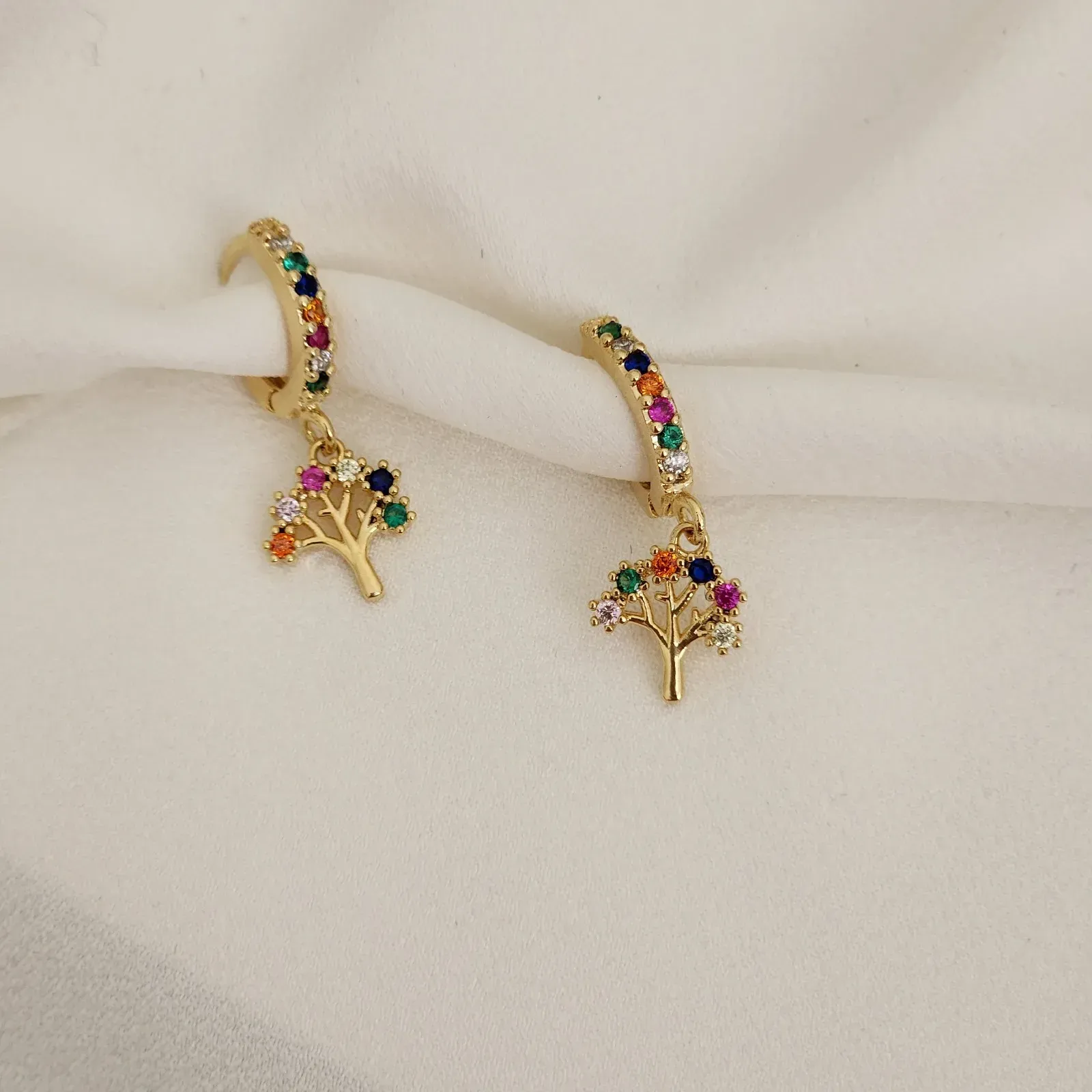 ARGOLA PINGENTE ÁRVORE CRAVEJADO COM MICROZIRCÔNIA
