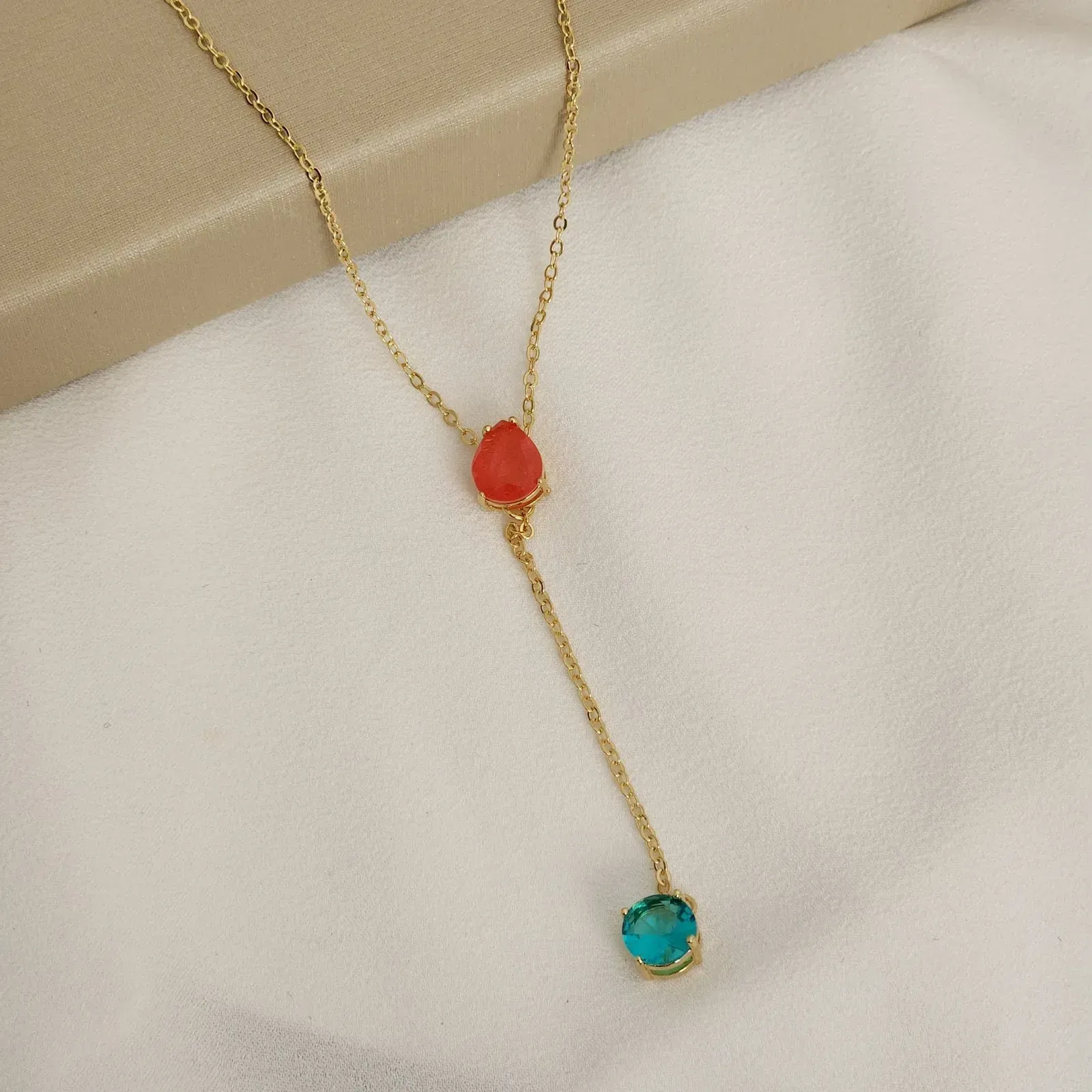 COLAR GRAVATINHA COM ZIRCÔNIA E PEDRA