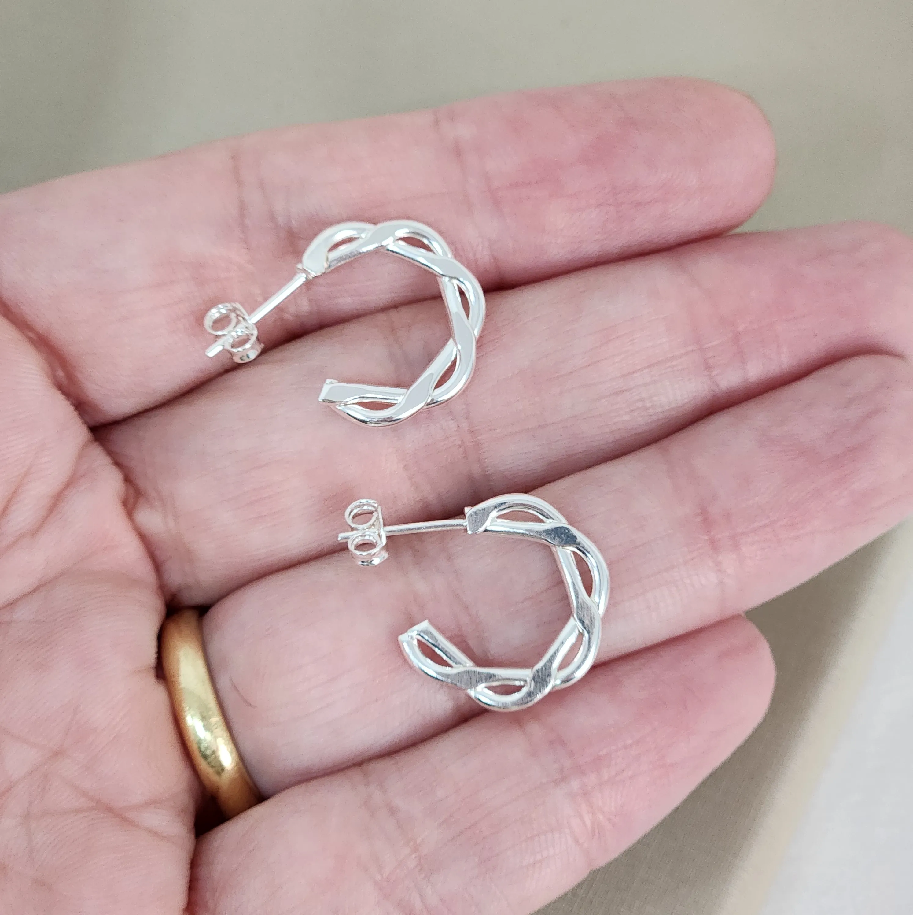 Argola Metal Entrelaçado banhada Prata