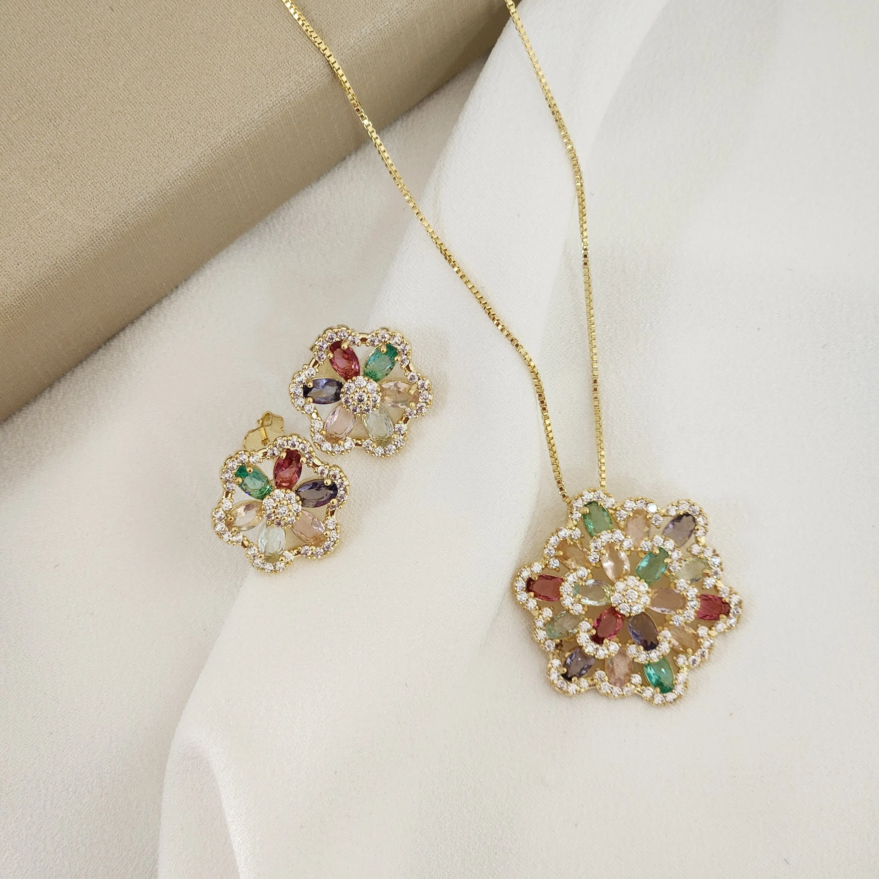 Conjunto Flor Colorido Zircônia banhado Ouro 18k