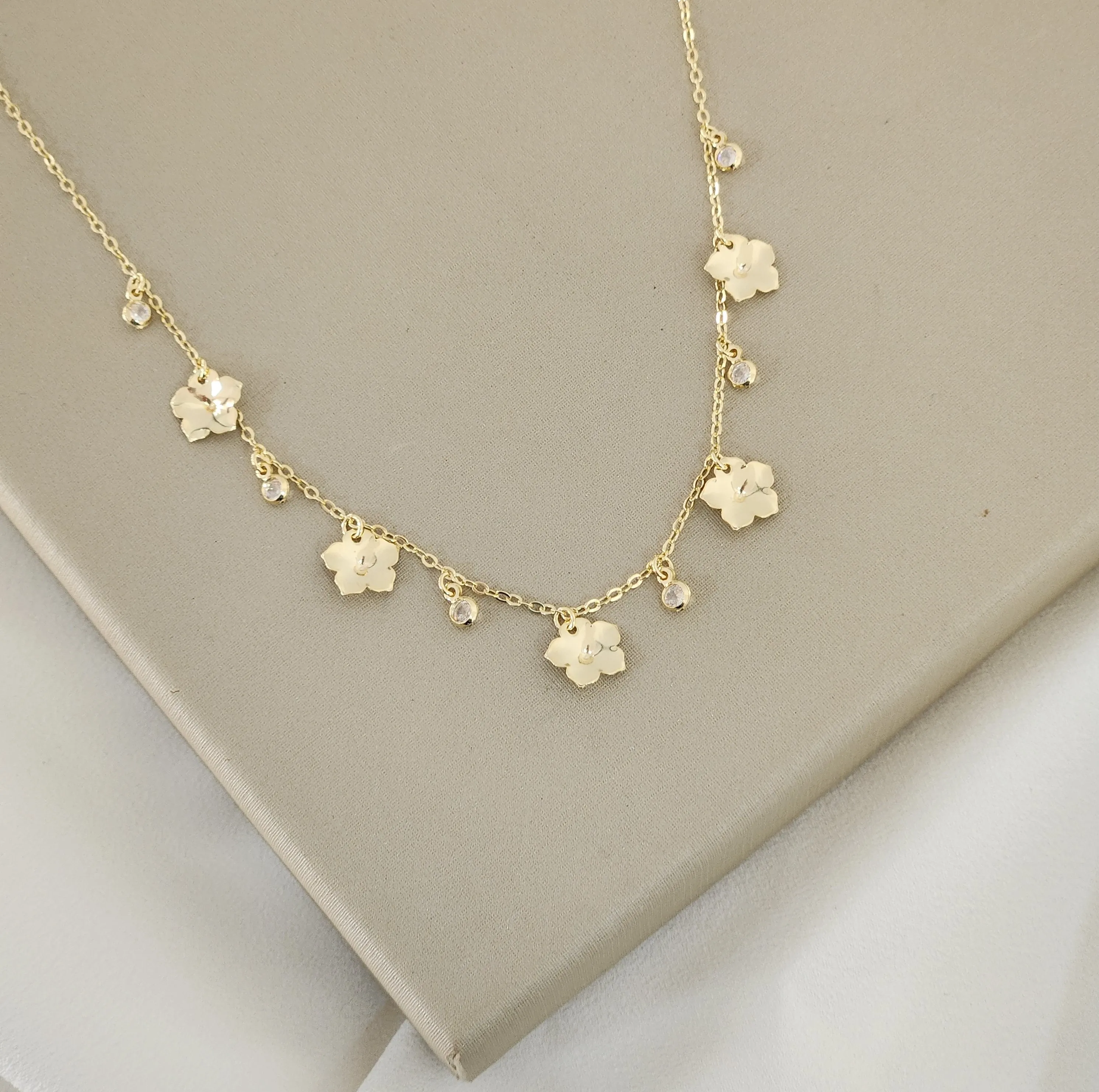 Colar metal flor