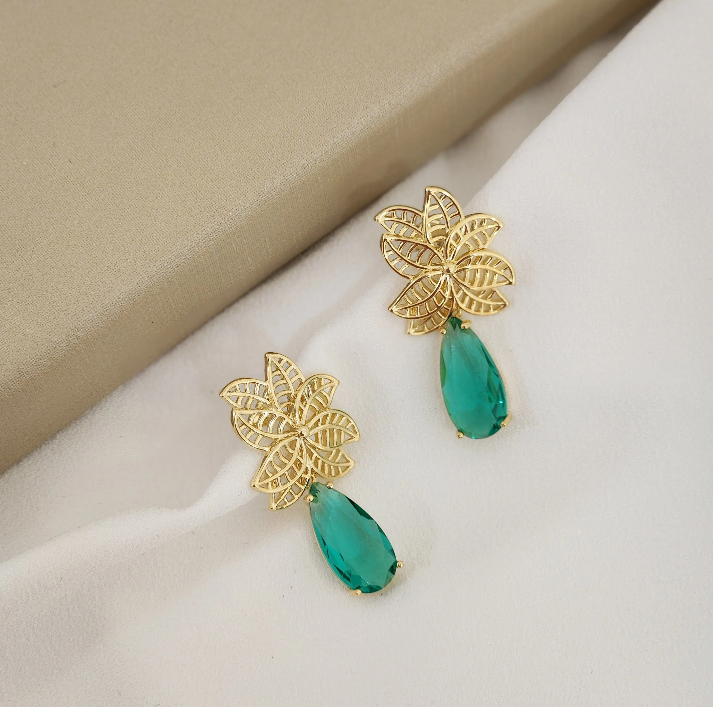 Brinco  Flor Pedra Gota Turmalina banhado Ouro 18k