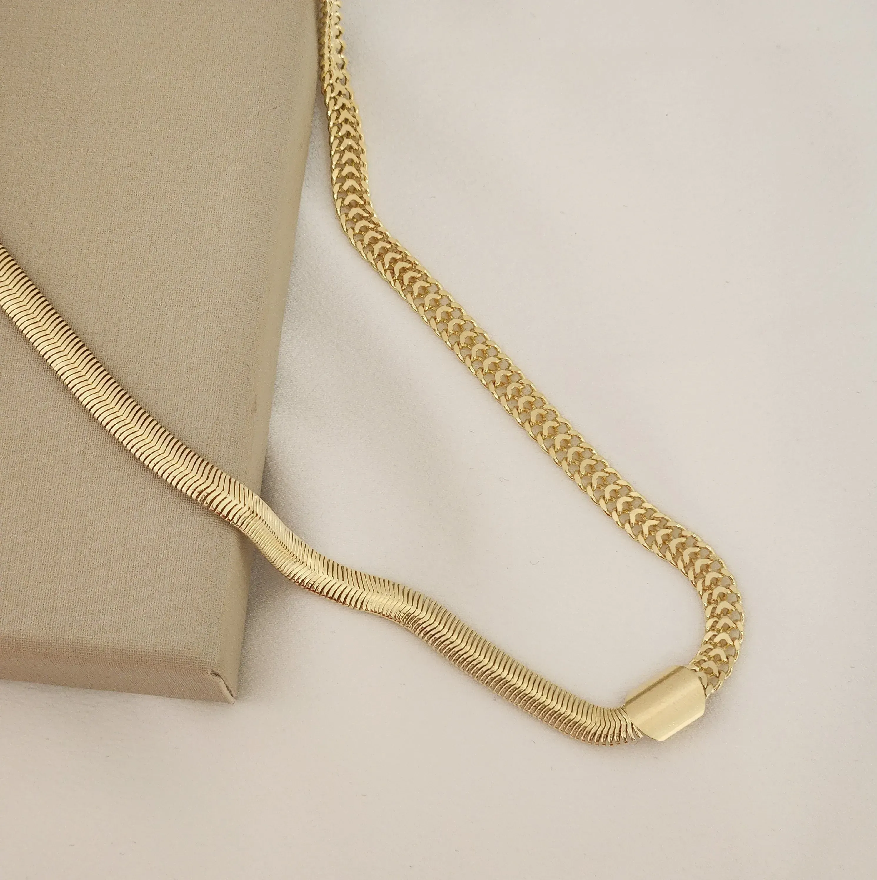 Colar Choker Corrente Maleável banhado Ouro 18k