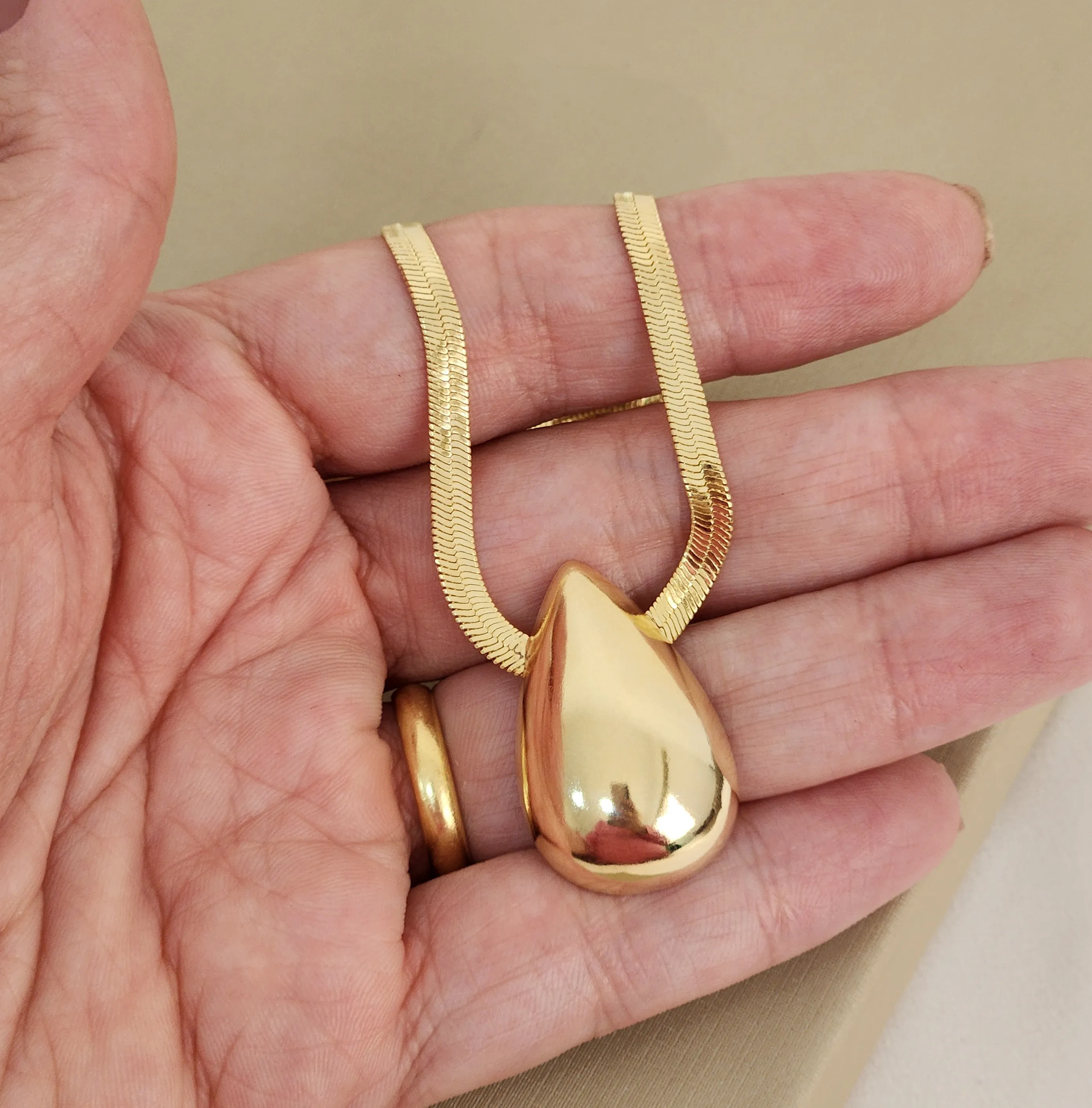 Colar Maleável Pingente Gota Lisa banhado Ouro 18k