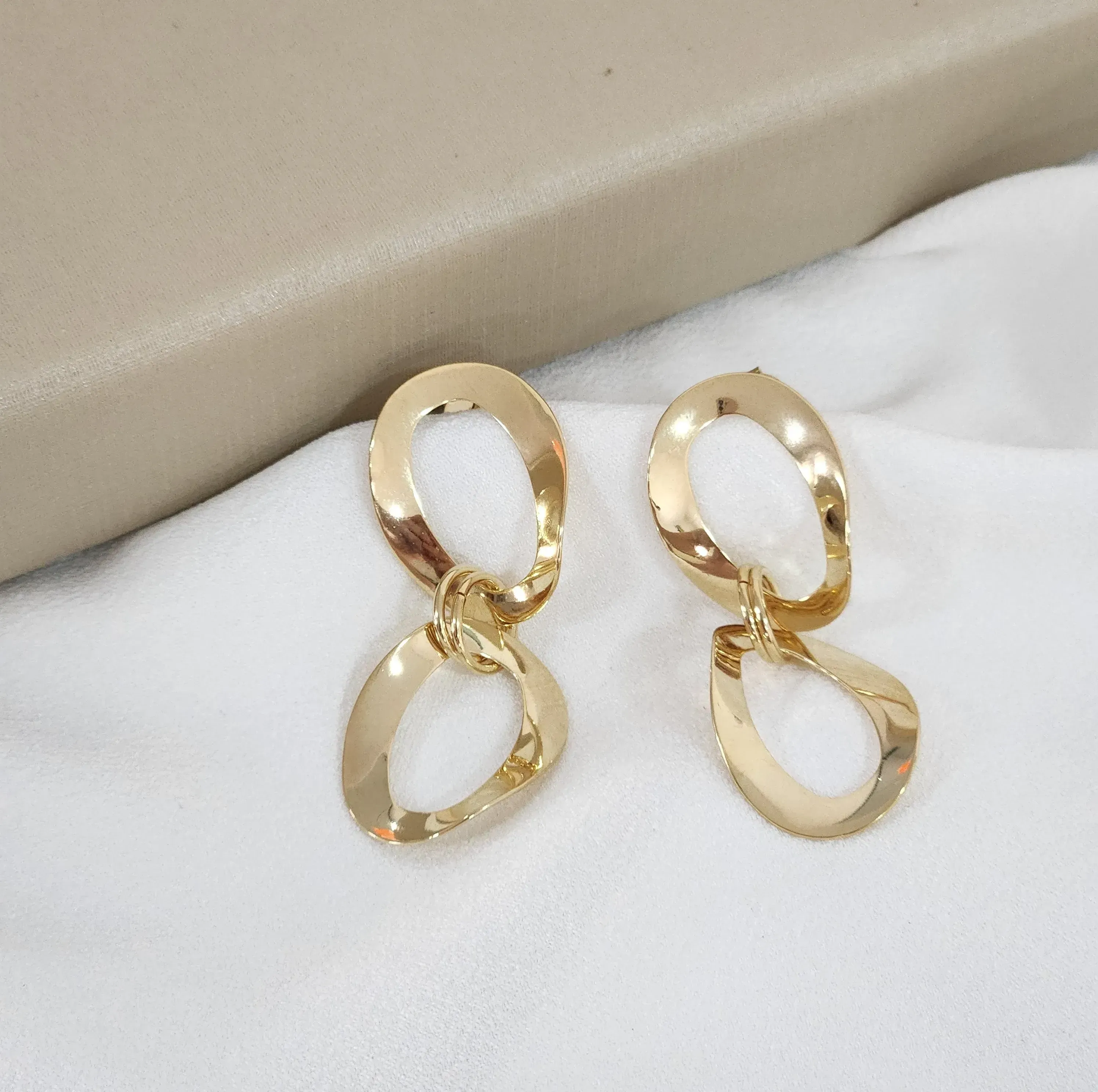 Brinco Liso Duplo banhado Ouro 18k