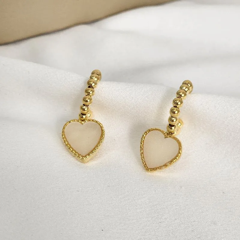 Argola Coração Madrepérola banhada Ouro 18k