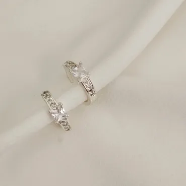 ARGOLA CRAVEJADA COM ZIRCÔNIA