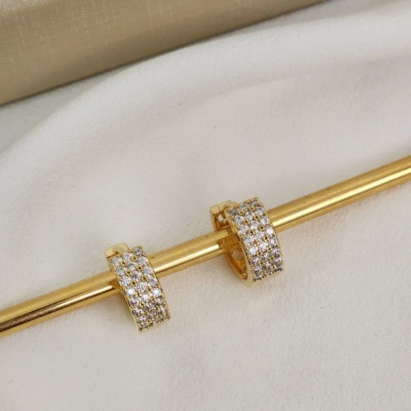 Argola Delicada  Click Zircônia Microcravejada banhado Ouro18k