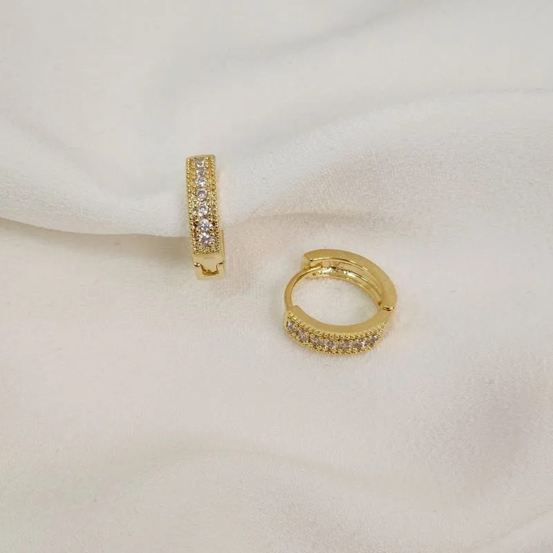 Argola P Delicada Click Zircônia Microcravejada banhada Ouro 18K