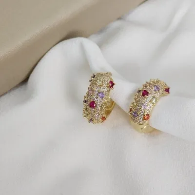 Brinco Argola Click Cravejado Micro Zircônia Colorida Banhado a Ouro 18k