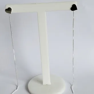 BRINCO DE FIO COM PINGENTE CORAÇÃO