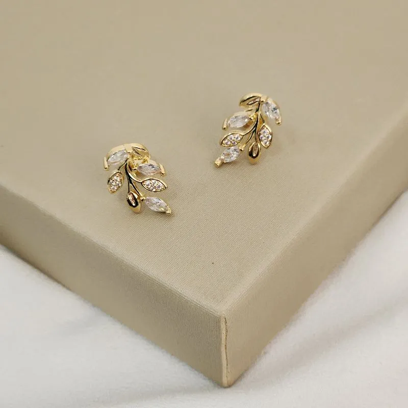 Brinco Delicado Folhinha Zircônia Cristal banhado Ouro 18k