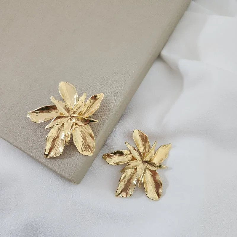 BRINCO FLOR MIOLO DOURADO