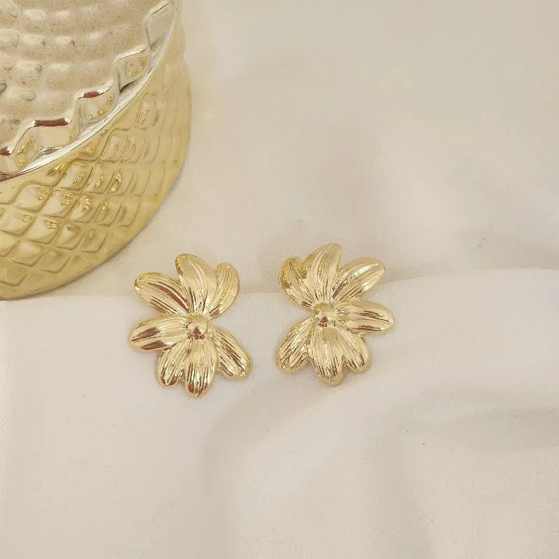 Brinco Flor Pequeno banhado Ouro 18k