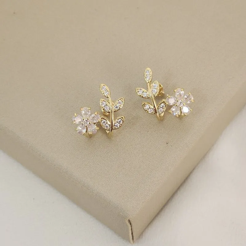 Brinco Flor Zircônia banhado Ouro 18k