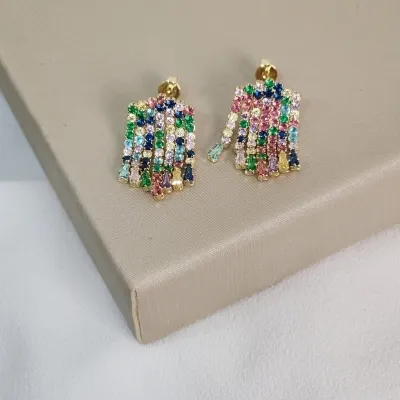 Brinco Franja Cravejado com Micro Zircônia Colorida Banhado a Ouro 18K
