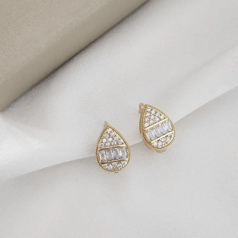 Brinco Gota Zircônia banhado Ouro 18k