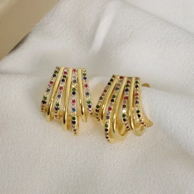 Brinco Leque Cravejado com Micro Zircônia Colorida Banhado a Ouro 18K
