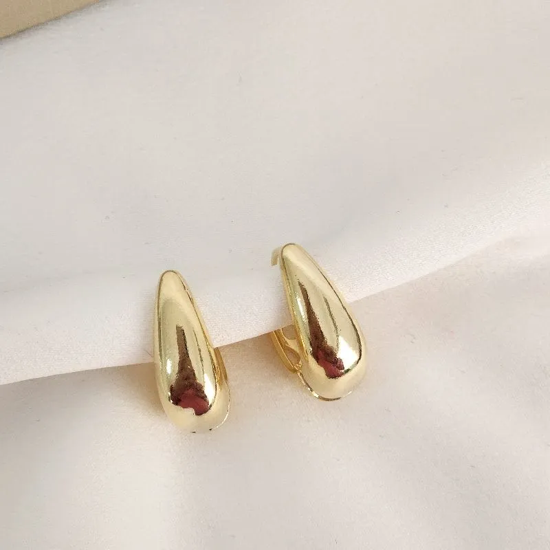 Brinco Liso Médio banhado Ouro 18k