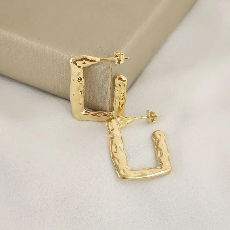 Brinco Liso Trabalhado banhado Ouro 18k