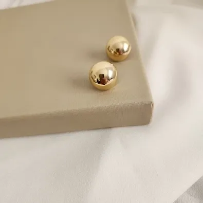 BRINCO MEIA ESFERA DOURADO OURO 18K