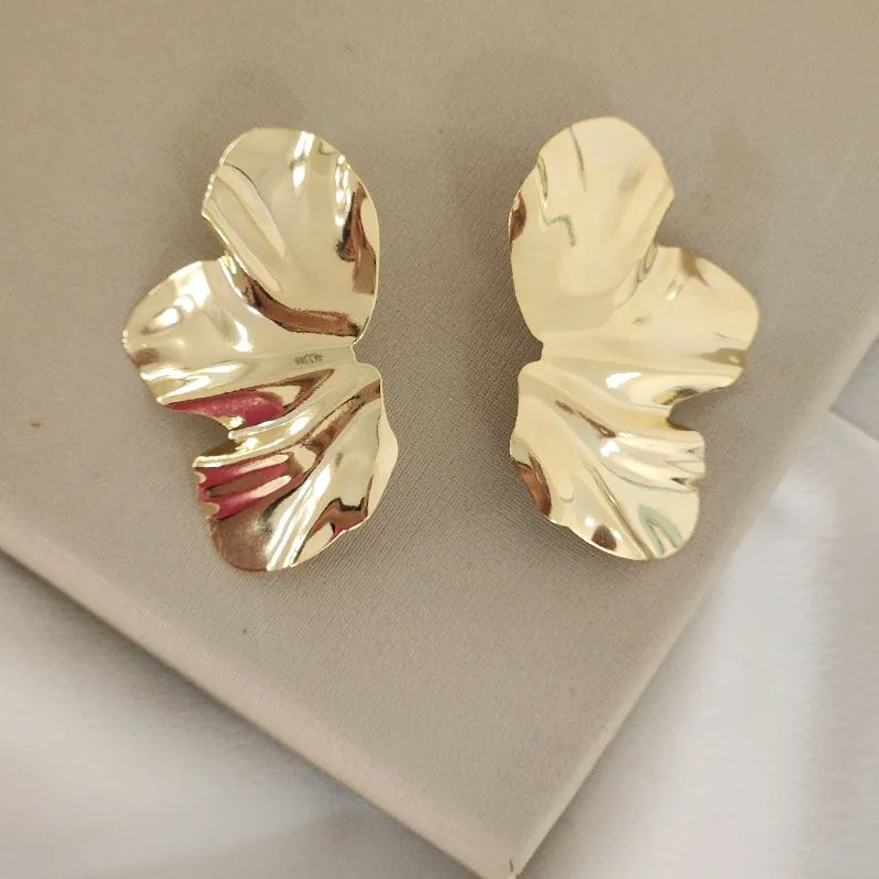 Brinco Metal Flor banhado Ouro 18k