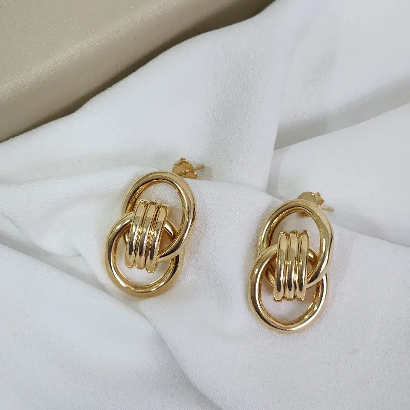 Brinco Metal Mini Elos Trançados banhado Ouro 18k