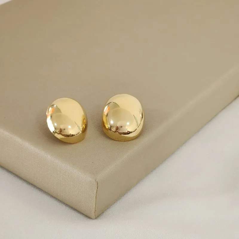 Brinco Pequeno Liso Oval banhado Ouro 18k