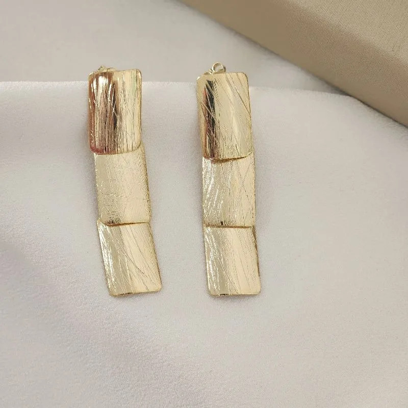 Brinco Triplo Retangular Metal Escovado banhado Ouro 18k