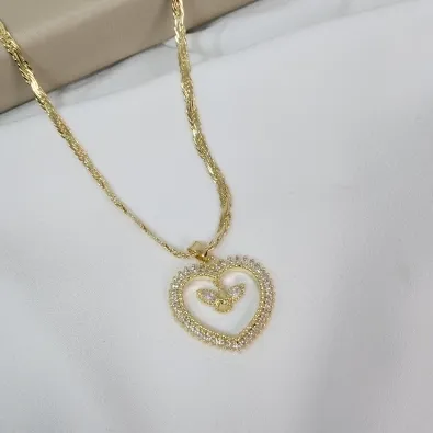 Colar com Pingente de Coração com o Espirito Santo Cravejado na Zircônia Colorida Banhado a Ouro 18k