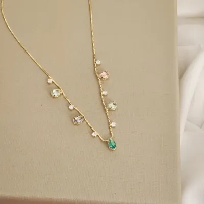 COLAR COM ZIRCÔNIA E PINGENTE GOTAS