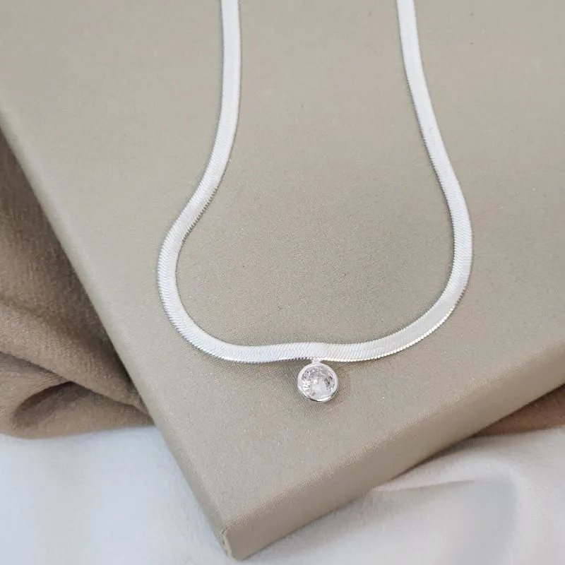 COLAR  DE FITA COM ZIRCONIA