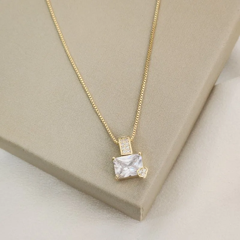 Colar Delicado Zircônia Quadrada banhado Ouro 18k