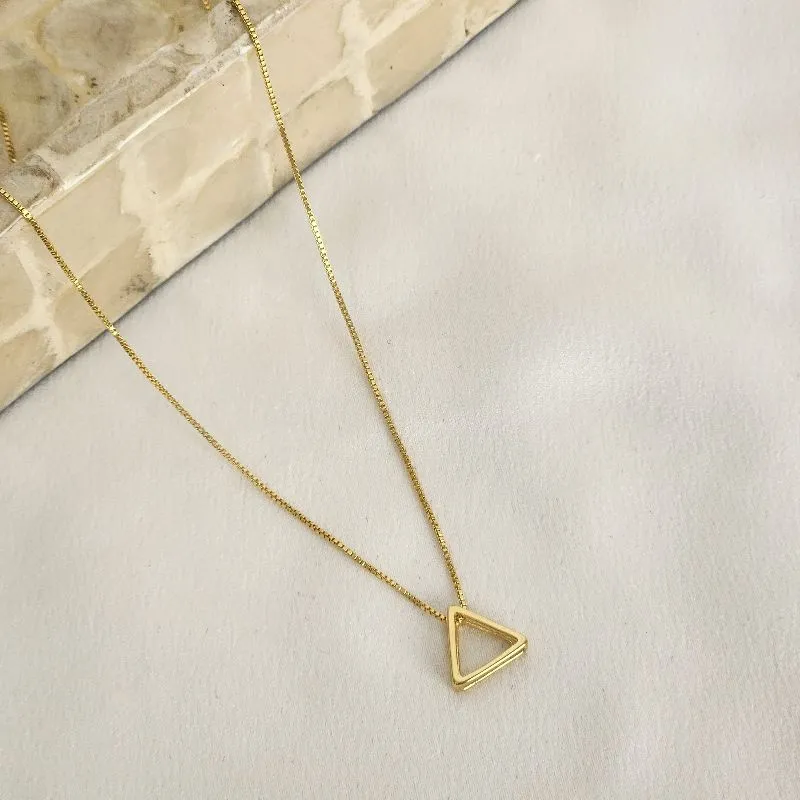 Colar Geométrico Triangular Vazado banhado Ouro 18k