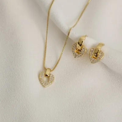 CONJUNTO CORAÇÃO CRAVEJADO COM ZIRCÔNIA