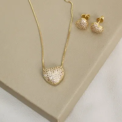 CONJUNTO CORAÇÃOS CRAVEJADO COM ZIRCÔNIA
