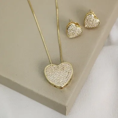 Conjunto cravejado de zirconia cristal formato coração  - Ouro 18k