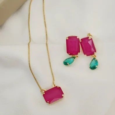 CONJUNTO PEDRA LEITOSA E ZIRCÔNIA