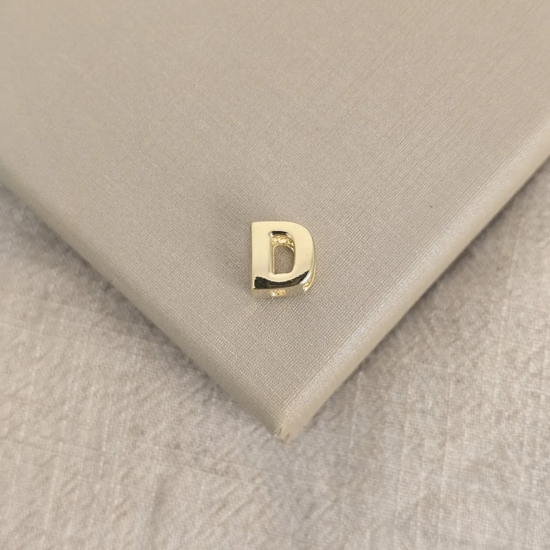 Pingente Letra D banhada ouro 18k