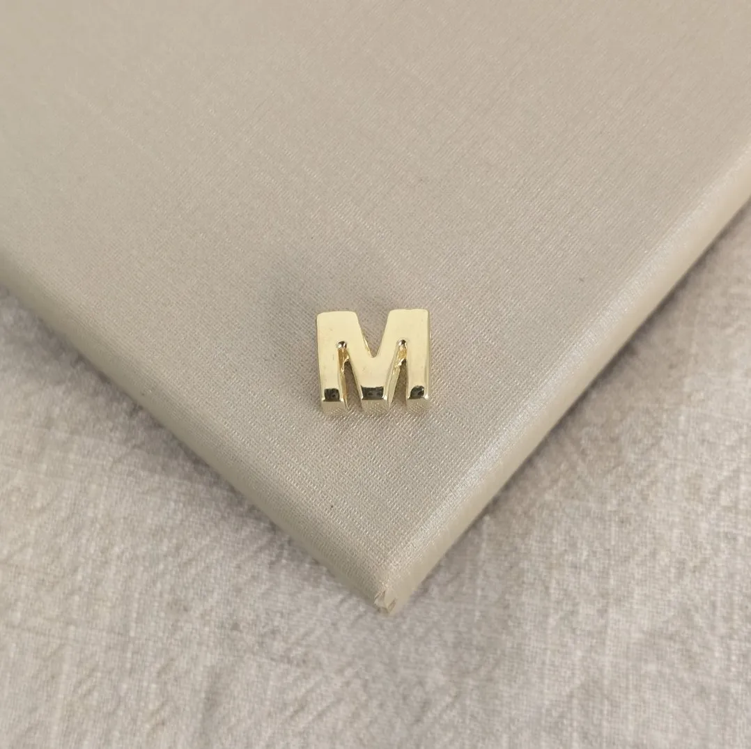 Pingente Letra M banhado ouro 18k