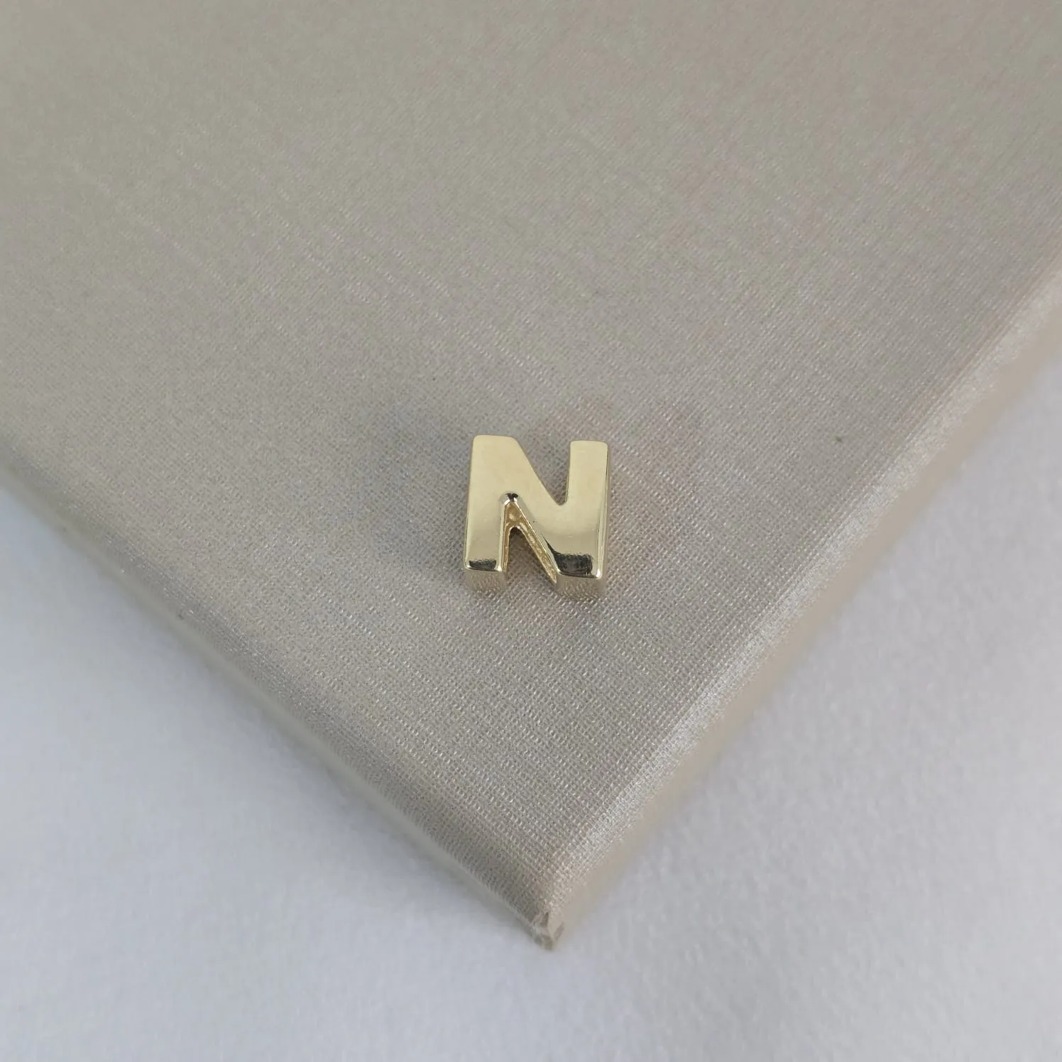 Pingente Letra N banhada ouro 18k