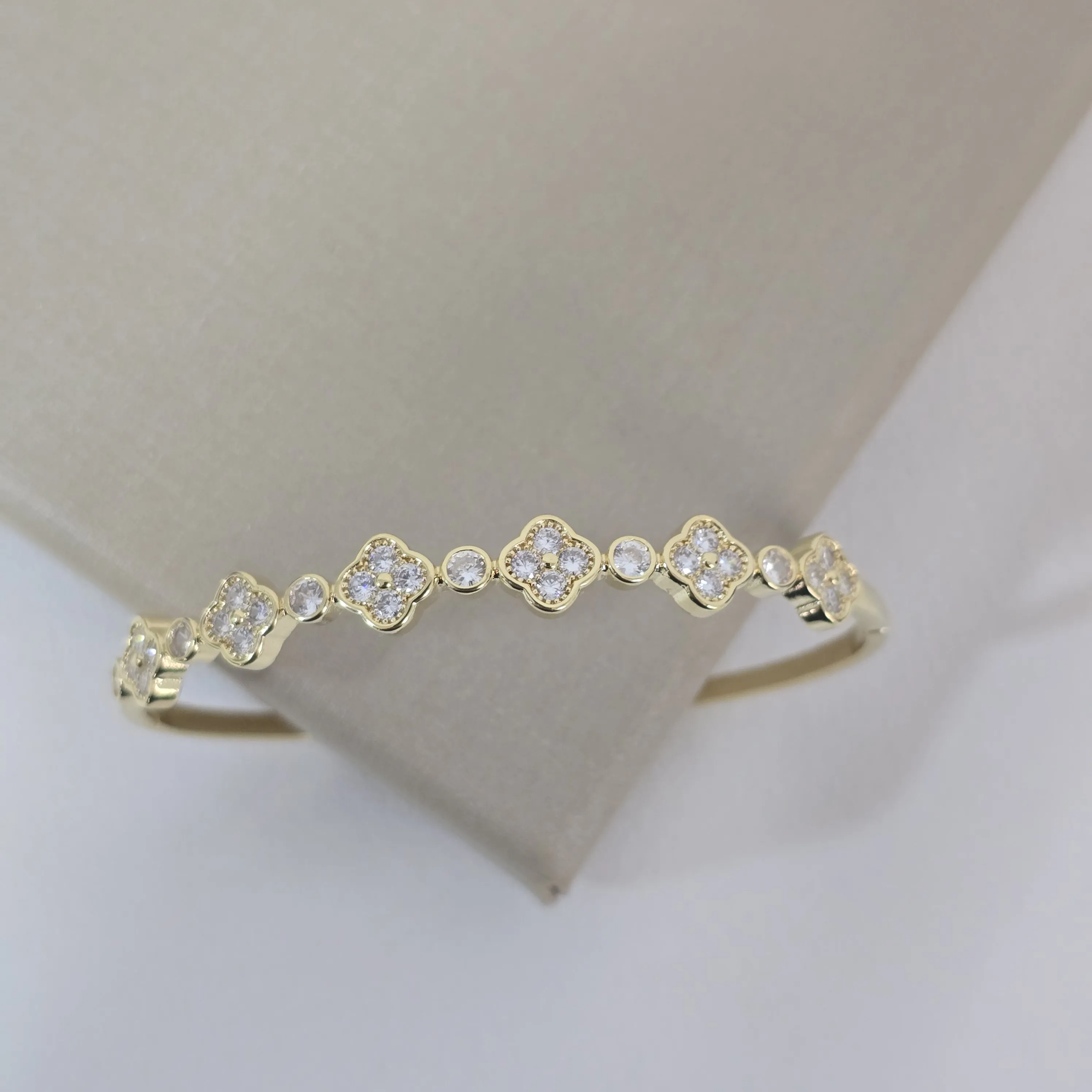Bracelete Delicado Van Cleef Zircônia