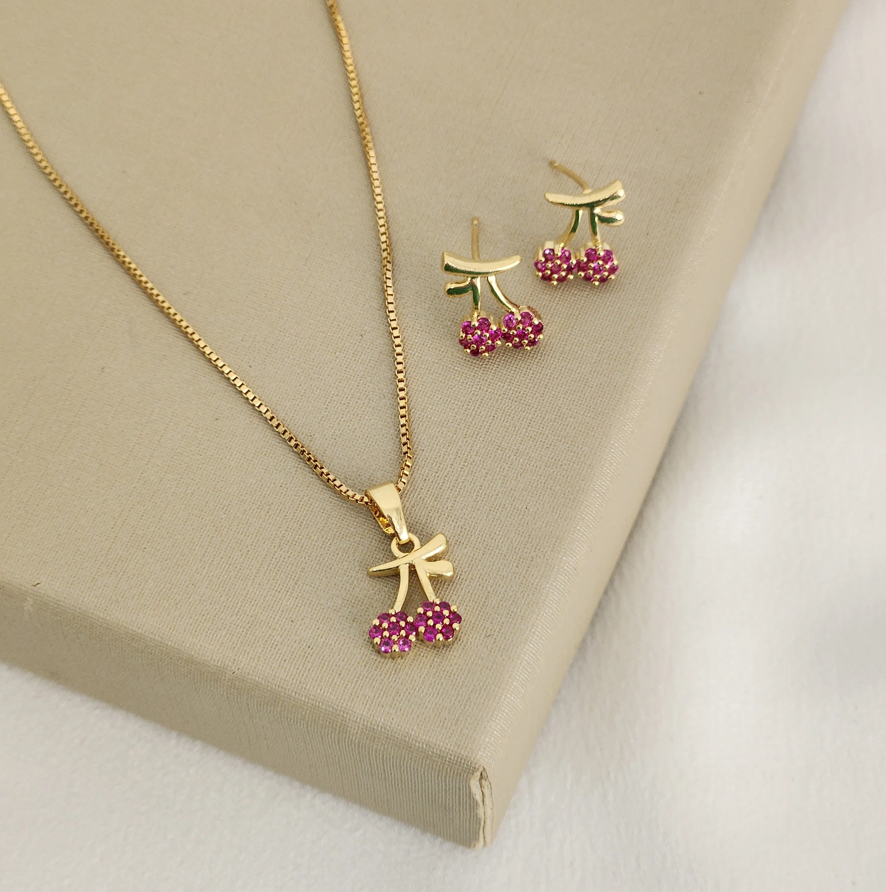 COLAR CRAVEJADO ZIRCONIA