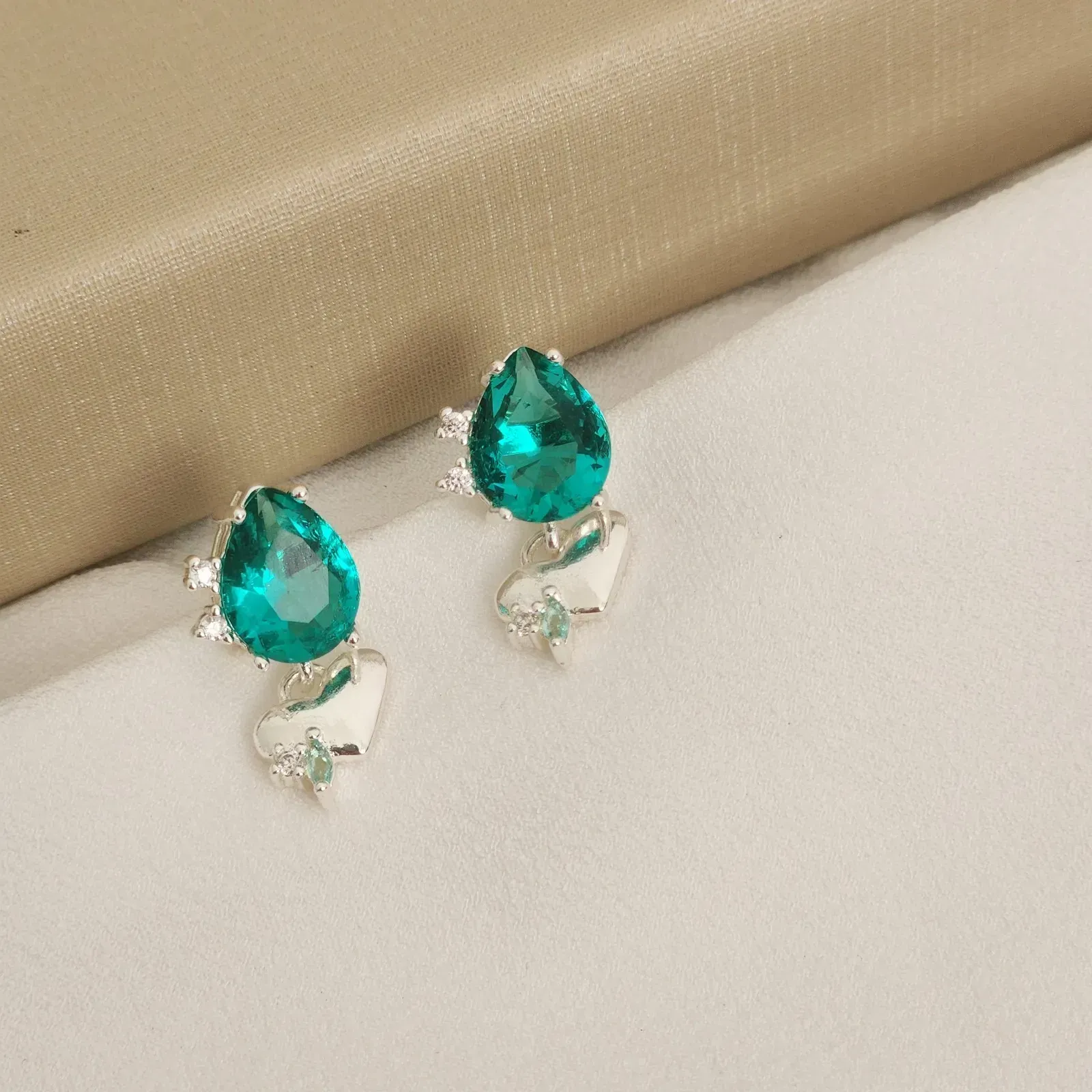 BRINCO COM GOTA DE ZIRCONIA
