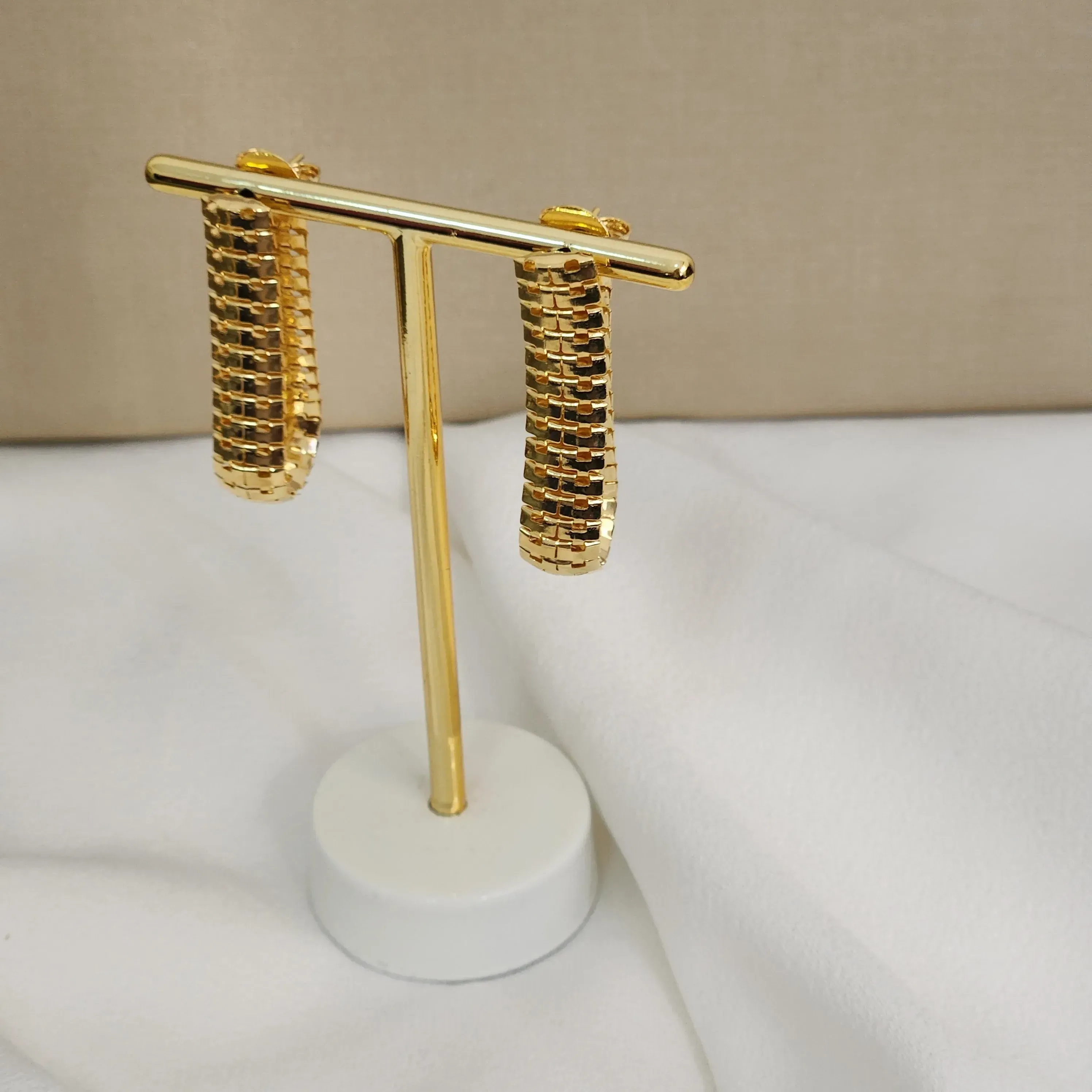 Brinco Corrente Trabalhada Detalhe Feixo banhado Ouro 18k