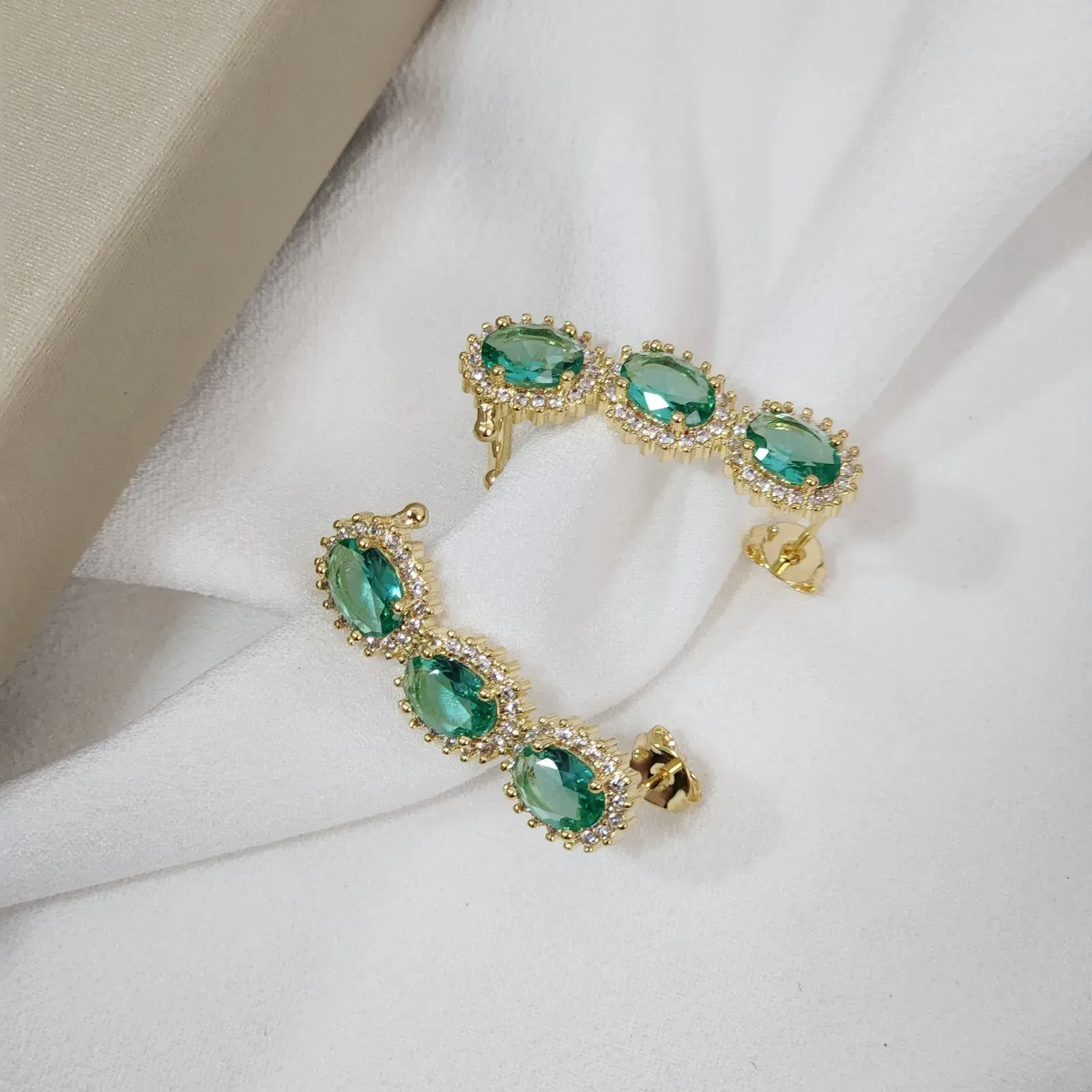 BRINCO EARCUFF COM ZIRCONIA