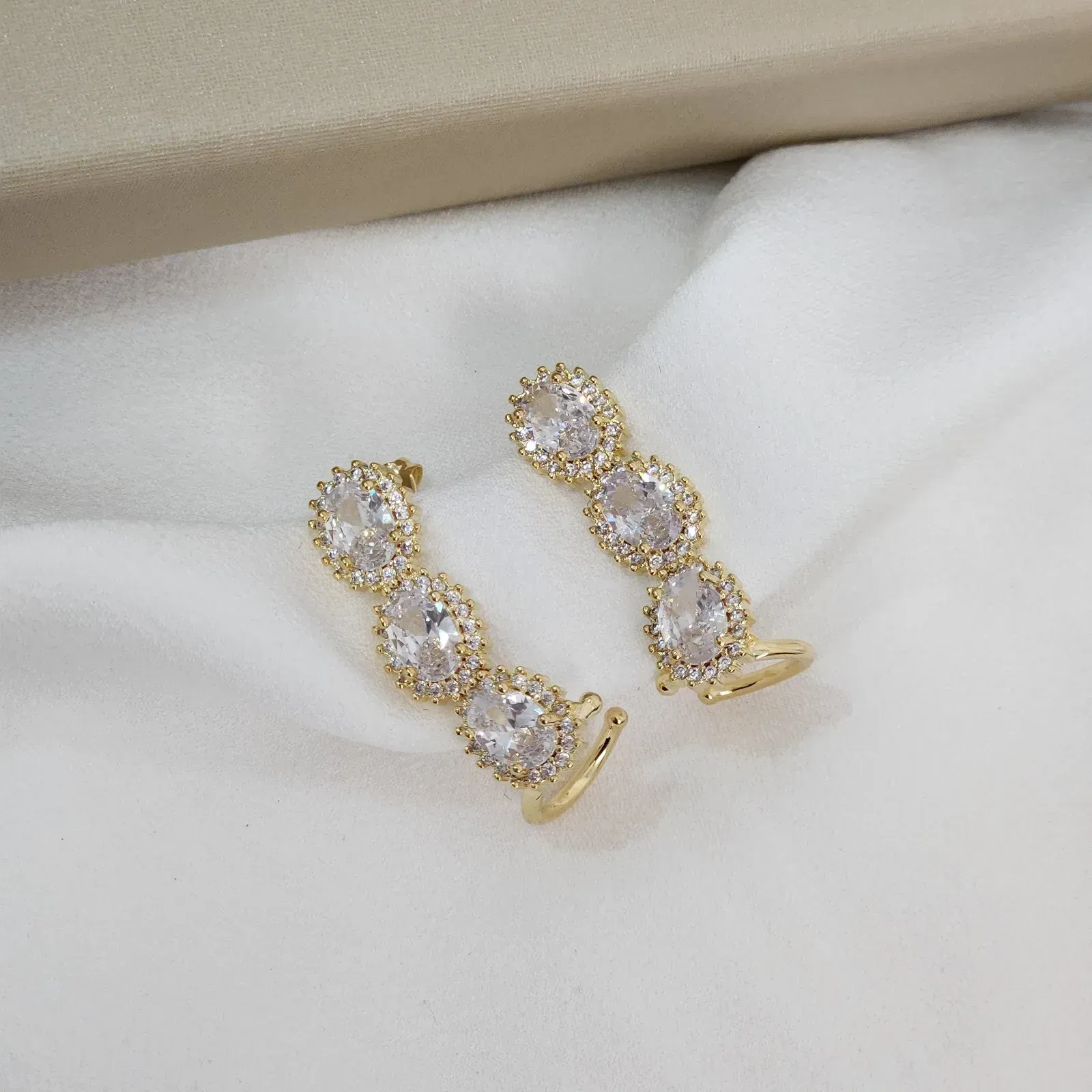 BRINCO EARCUFF COM ZIRCONIA