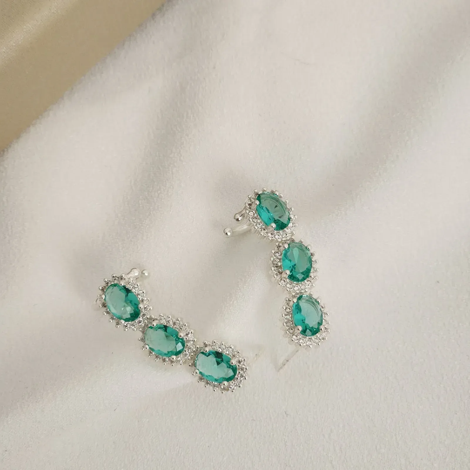 BRINCO EARCUFF COM ZIRCONIA